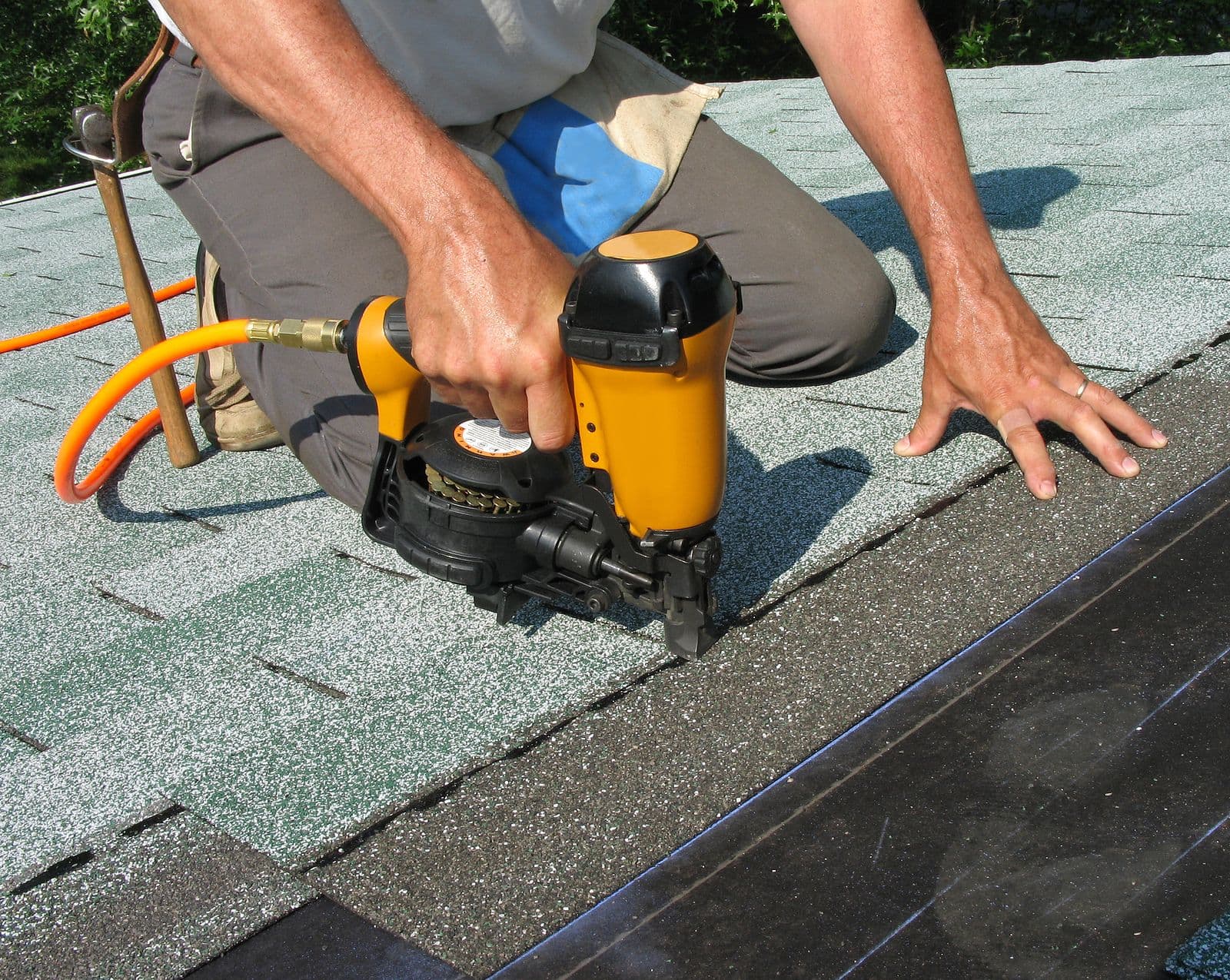 Carpenter-uses-nail-gun-to-att